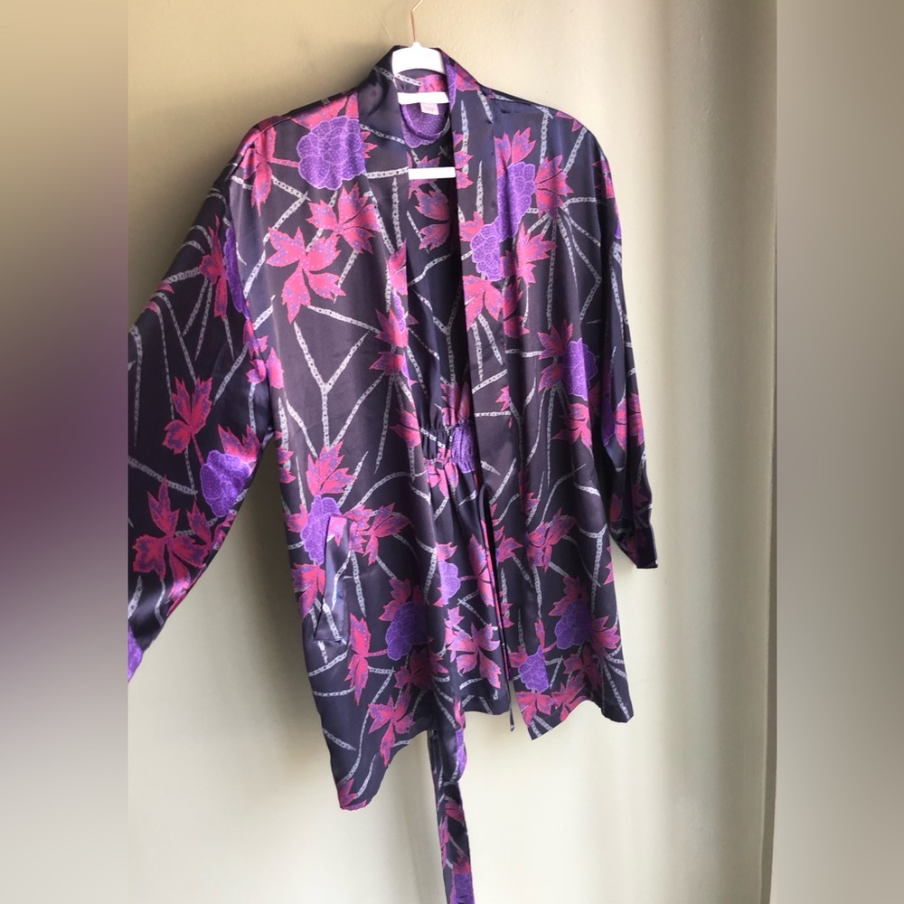 Victoria Secrets Satin Robe Size: One Size - Picture 3 of 10